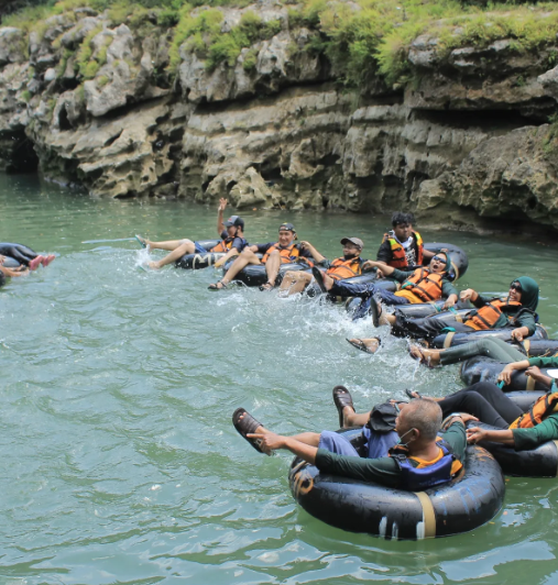 river tubing oya